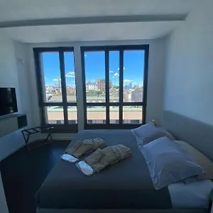Number House - Number 11 , Milaan Italië